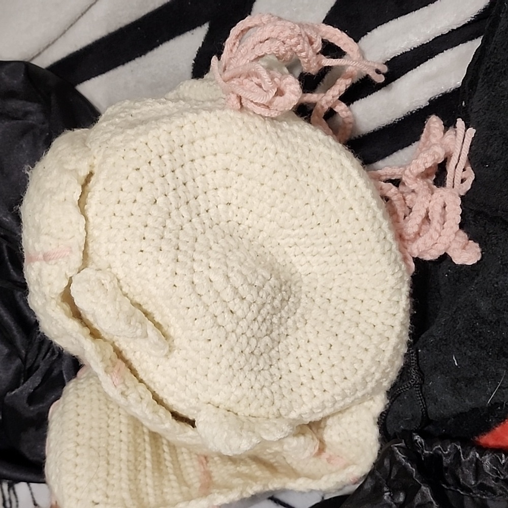 Crochet batpack and coin bat - Picture 4 of 8